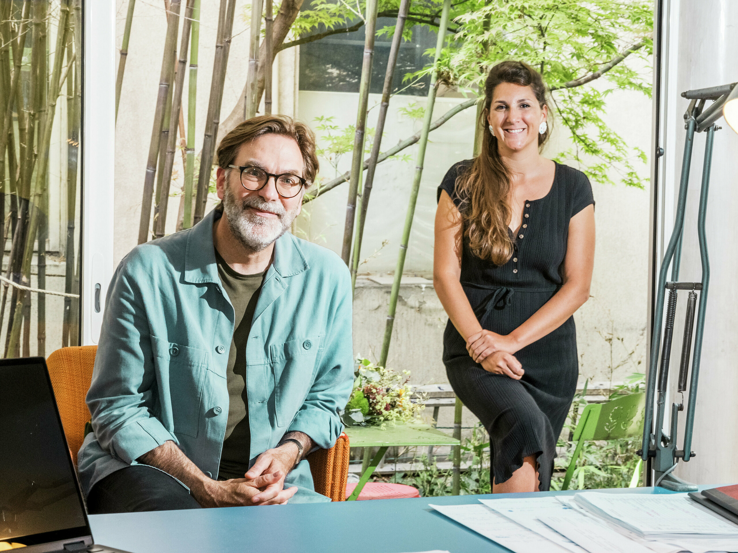 Architekti Florian Golay a Noémie Guimbard z architektonické kanceláře Atelier Léger, kteří mimo jiné vedli projekt renovace historické stodoly „La Grange à Gaby“ v Engins. Projekt kombinuje tradiční architekturu s moderními materiály, jako je hliníková střecha PREFA.