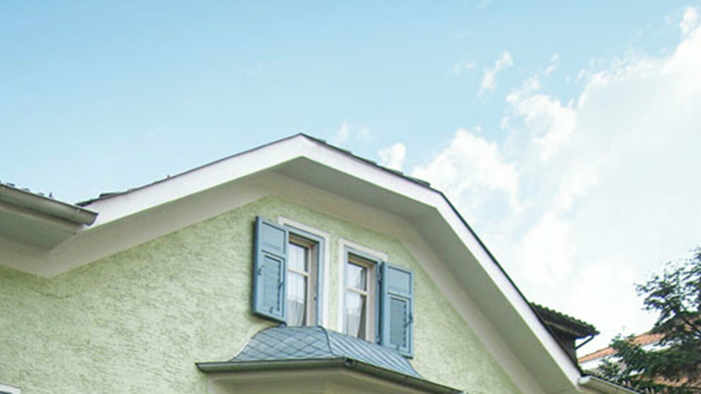 Obytné podkroví před sanací za použití PREFA střešních šablon 