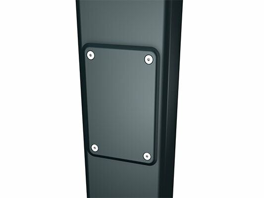 Hranatý svod PREFA s čisticím otvorem, dostupný ve velikostech 80 a 100 mm, umožňuje snadnou údržbu a čištění střešních odvodňovacích systémů. Integrovaný čisticí otvor zajišťuje snadný přístup a usnadňuje odstraňování nečistot.