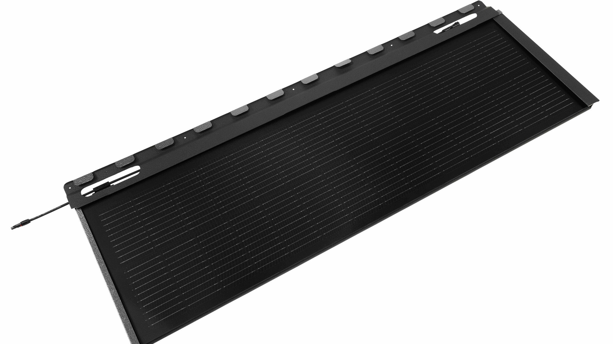 Na obrázku je velký PREFA integrovaný solární panel SDP antracitové barvy.