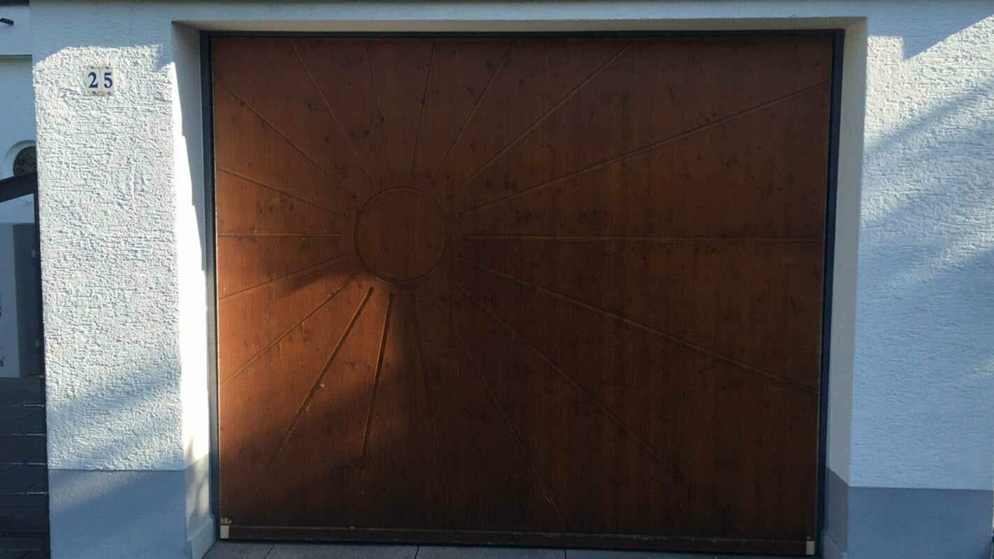 Garážová vrata před obložením PREFA Sidings 