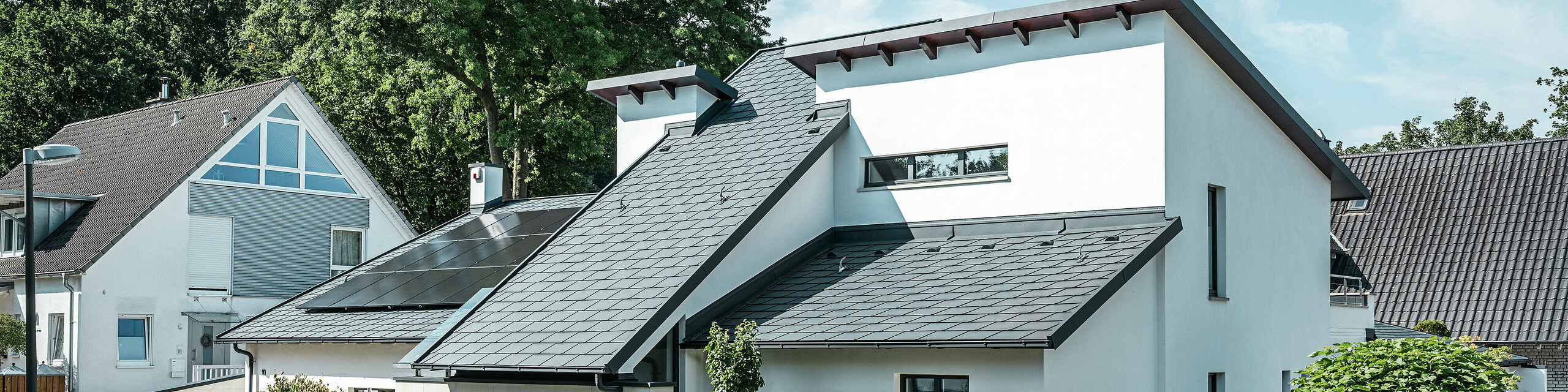 Kompletní systém PREFA z hliníku pokrývá a chrání nevšední střechu rodinného domu v Dortmundu