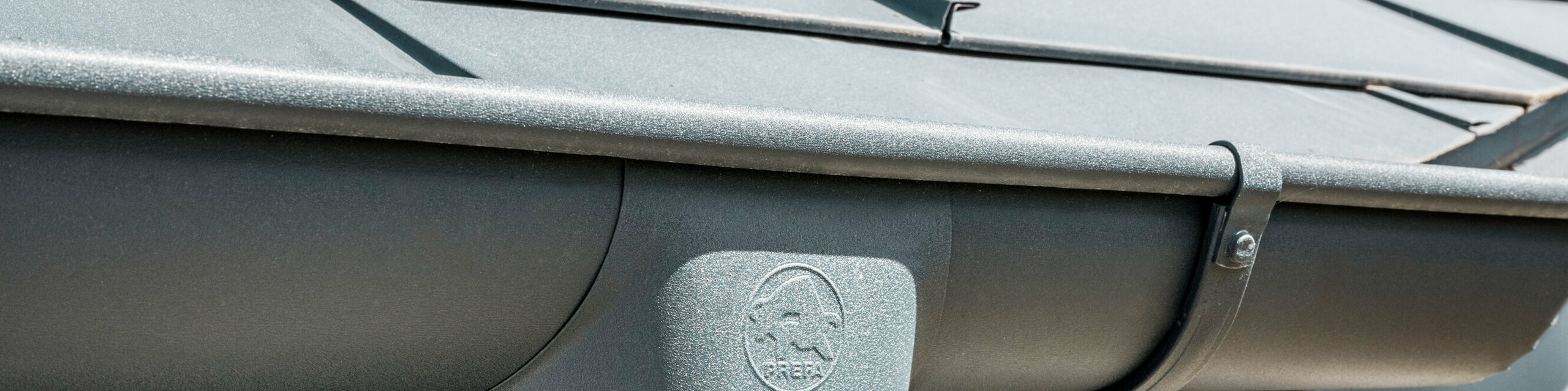 Odvodňovací systém v barvě P.10 antracitové