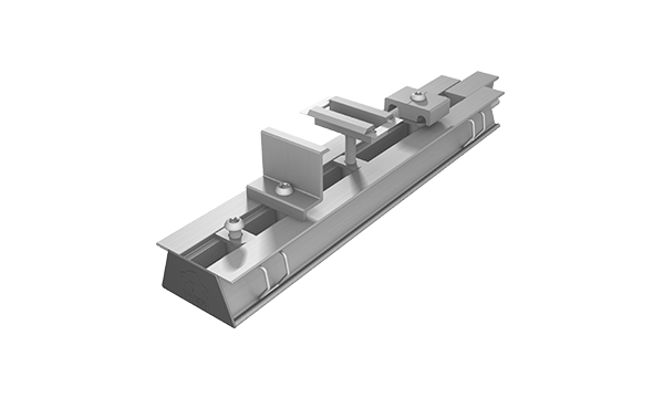Různé PREFA držáky solárního panelu na PREFA profilové liště. 